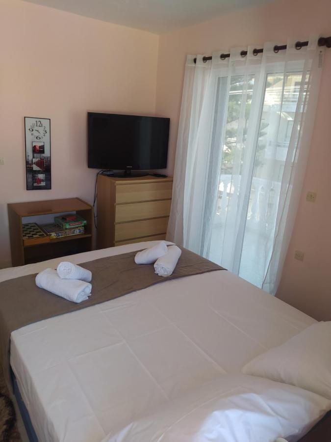 Anestis Apartment Akráta Kültér fotó